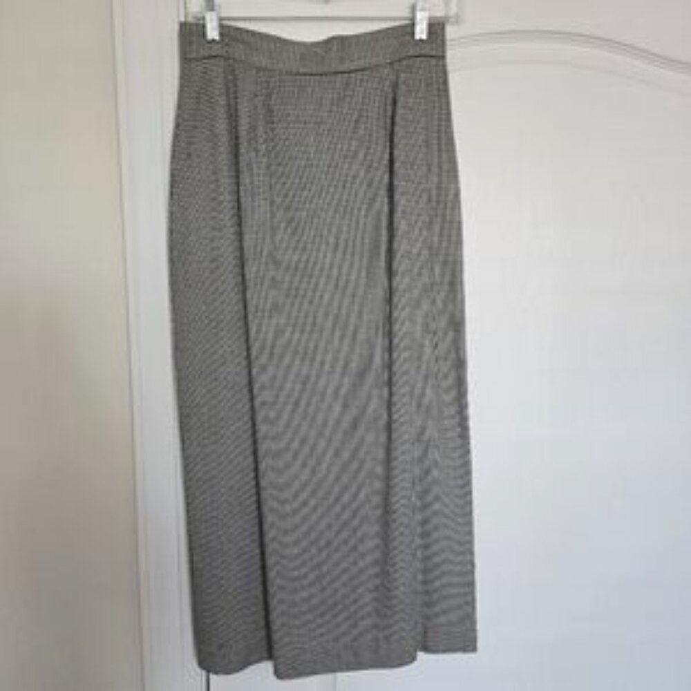 Like NEW Classic Black/White Houndstooth Skirt Size 10 Made in USA